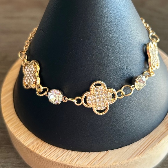 Trendy Gold Clover Bracelet with Crystal Accents - Picture 2 of 7
